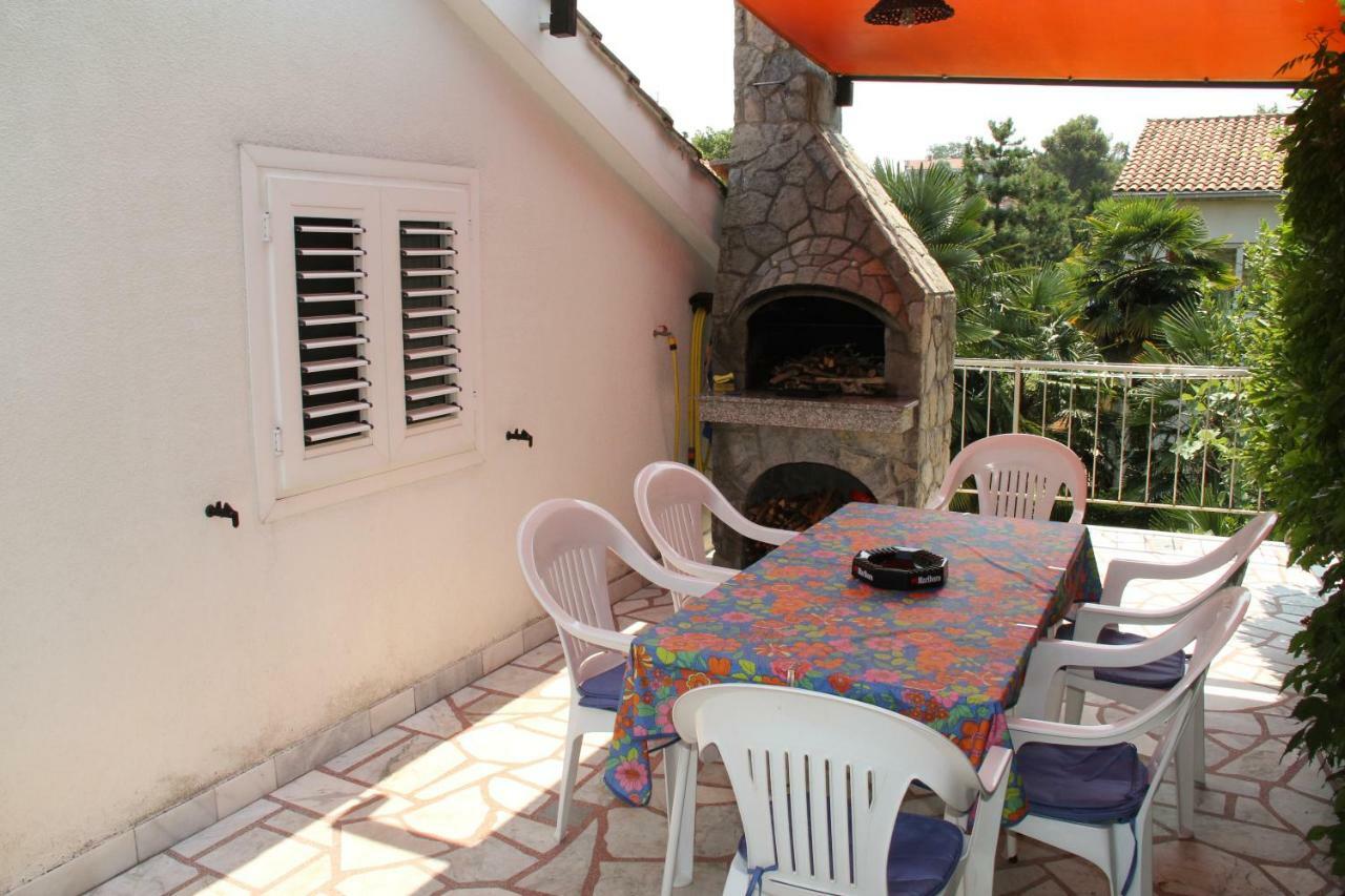 Apartmani Rasan Malinska Exterior photo